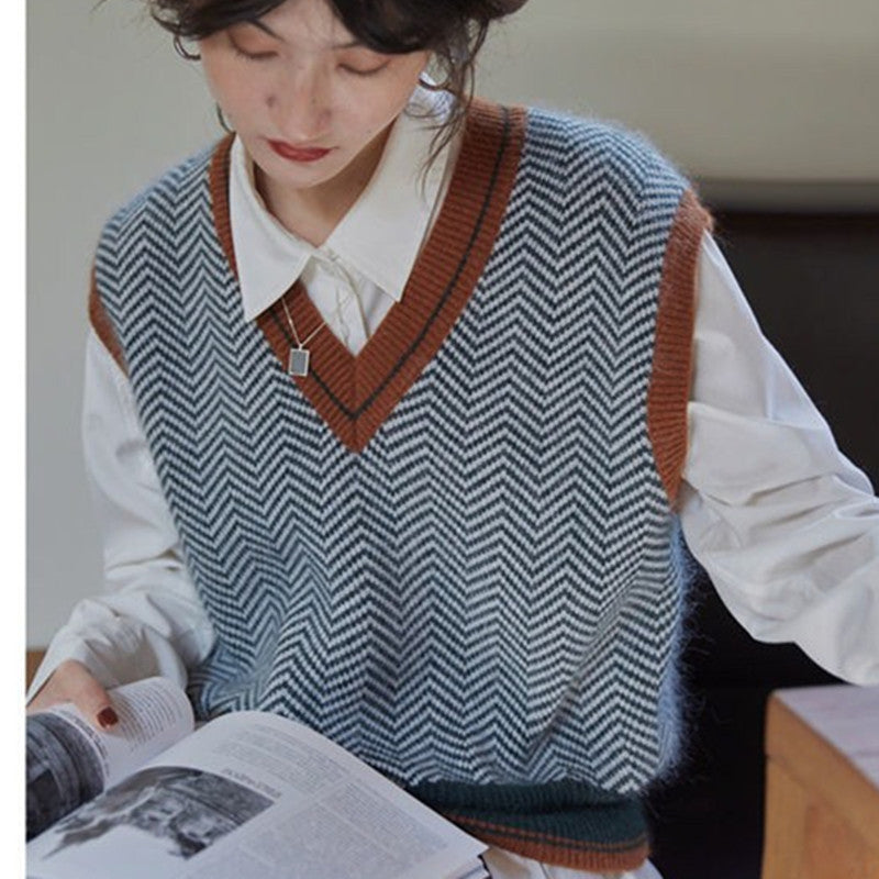 Cardigan pour femmes avec col en V et motif en chevrons Chic & Stil
