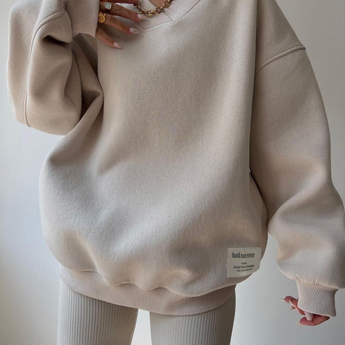 Oversized sweatshirt for women with V-neck and comfortable fit Lune London