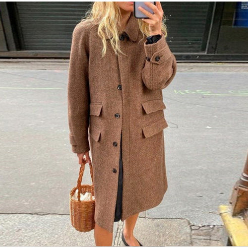 Elegant wool coat for women with pockets and contrasting buttons Lune London