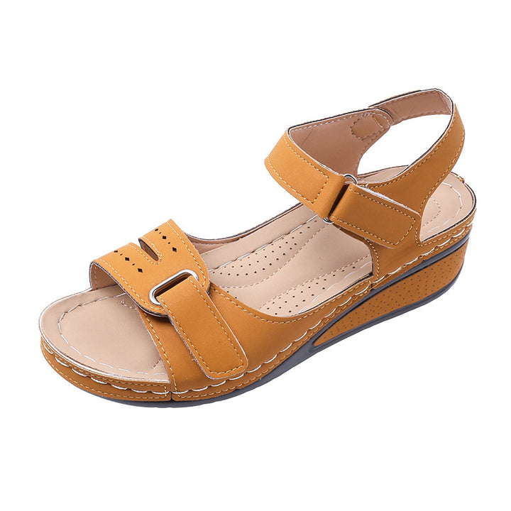 Comfortable sandals for women with ergonomic sole and flexible sole Lune London