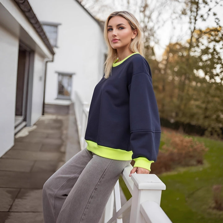 Sweatshirt décontracté pour femme avec des poignets contrastants et une coupe moderne Chic & Stil