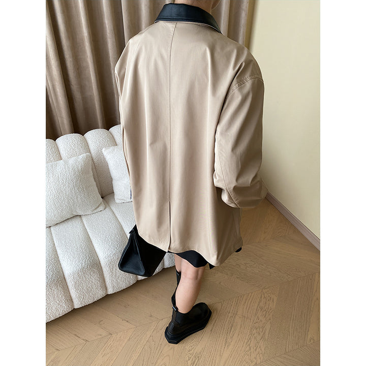 Women's transitional jacket with contrasting collar and practical pockets Chic & Stil