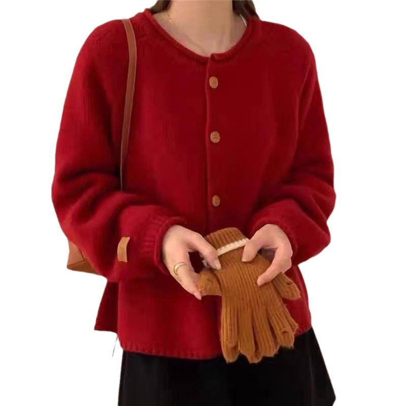 Ladies comfortable knitted cardigan with button closure and casual chic style