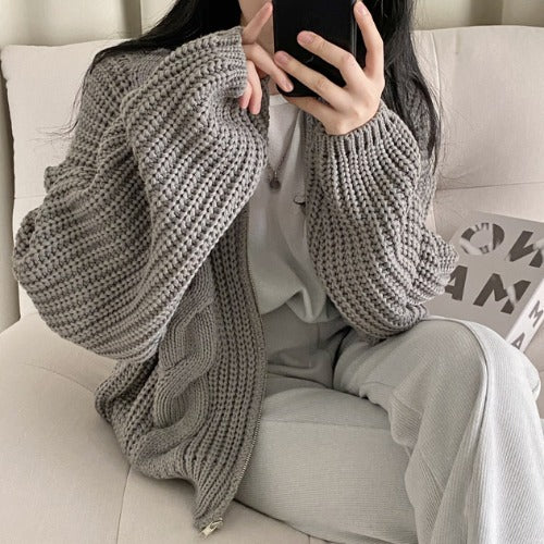 Cardigan confortable pour femme avec des manches volumineuses et un design moderne Chic & Stil