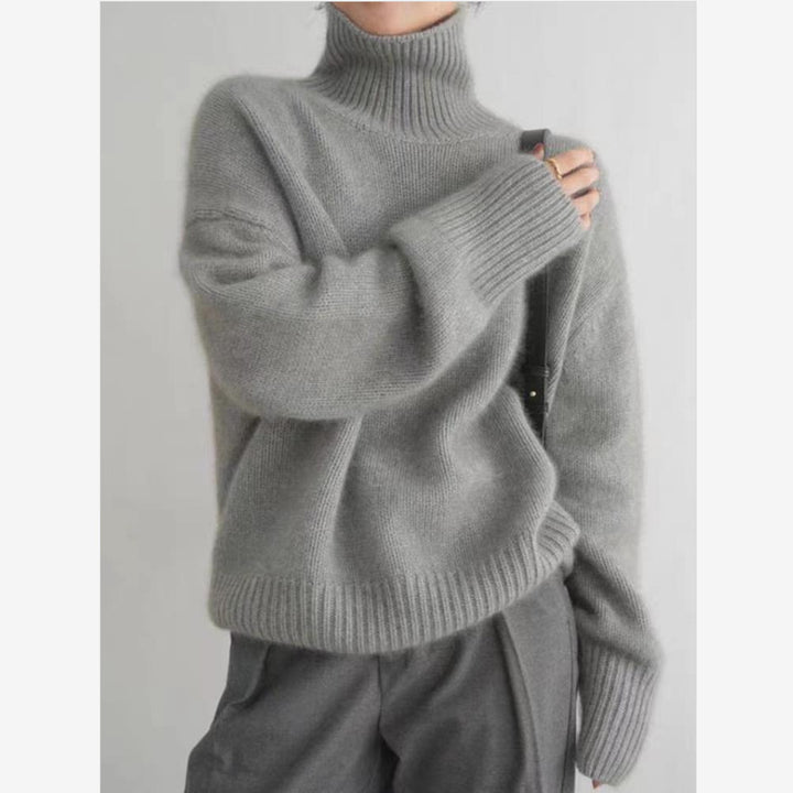 Casual turtleneck pullover for women in fine knit Lune London