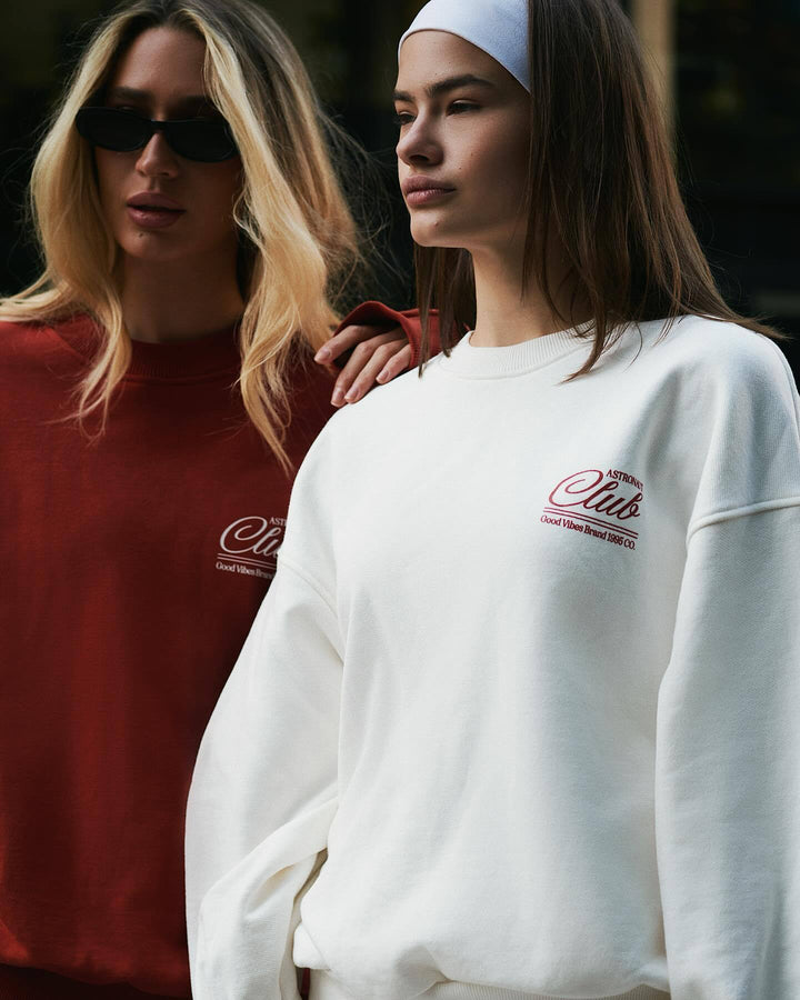Casual sweatshirt for women with creative logo detail and off-the-shoulder Lune London