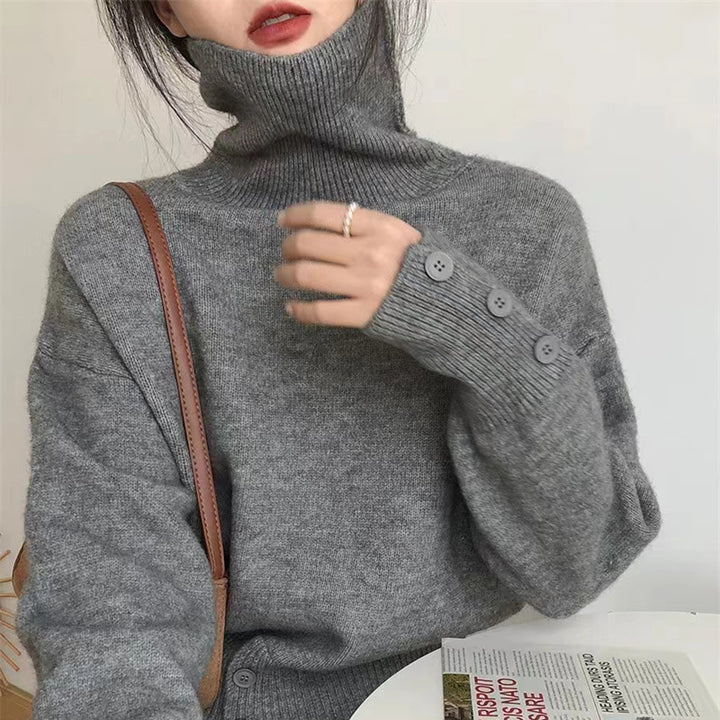 Pull femme à col roulé avec détails en boutons et matière douce Chic & Stil