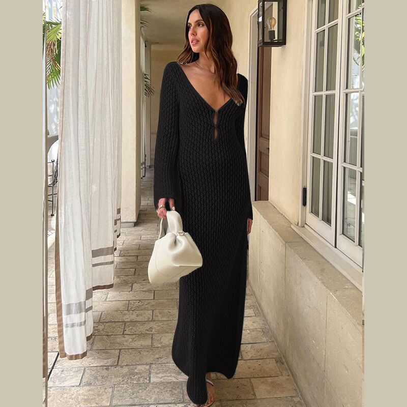 Robe tricotée pour femmes avec décolleté en V profond et manches généreuses Chic & Stil