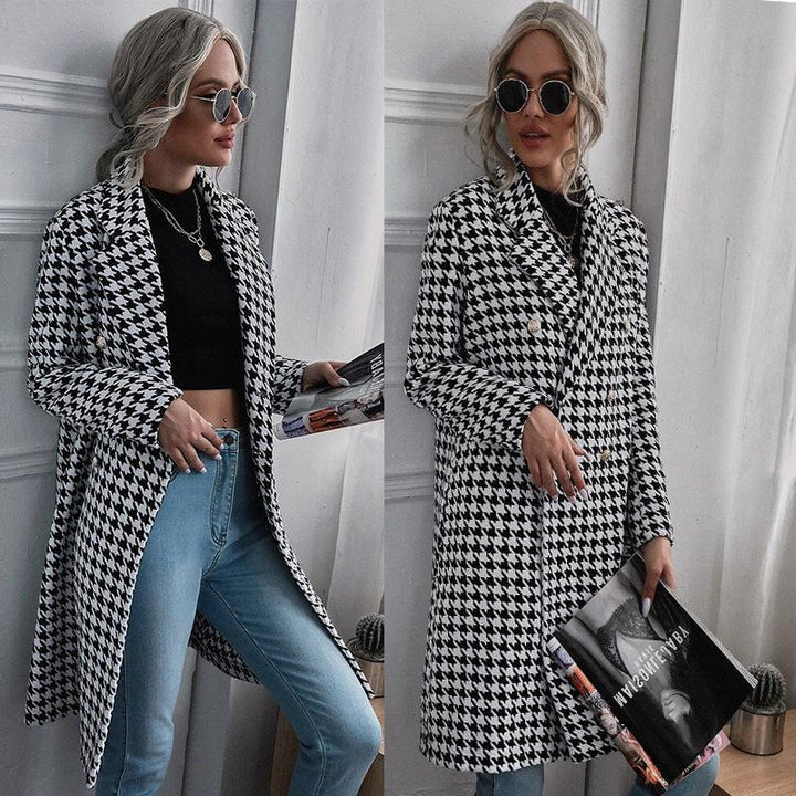 Ladies trendy plaid coat with double-breasted buttons and chic casual fit