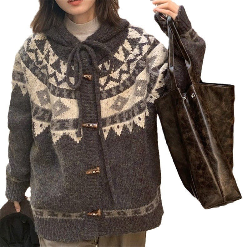 Cardigan en tricot confortable pour femmes avec capuche et motifs traditionnels Chic & Stil
