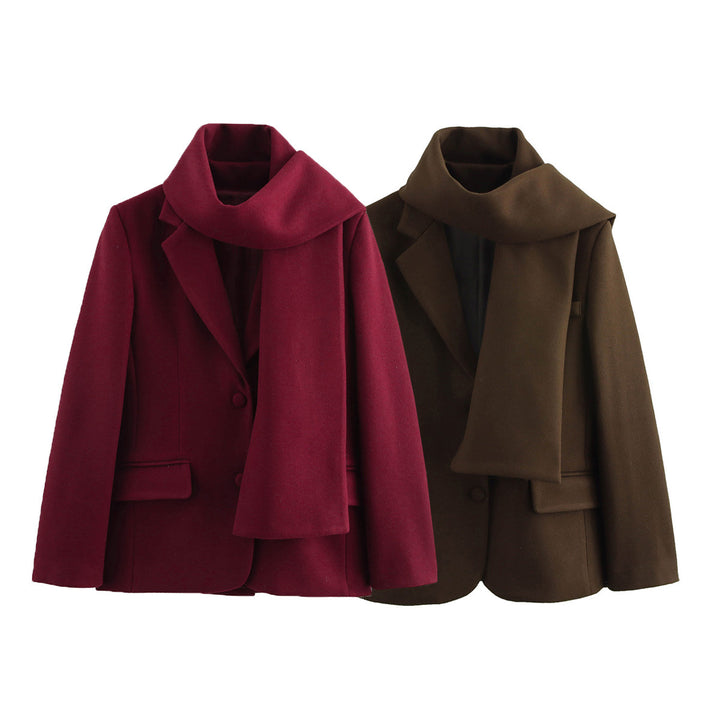 Elegant winter coat for women with a chic collar and a matching scarf Lune London