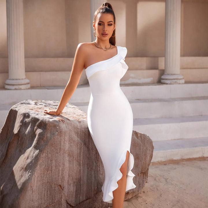 Robe midi élégante pour femmes, moulante avec volante asymétrique et fente Chic & Stil
