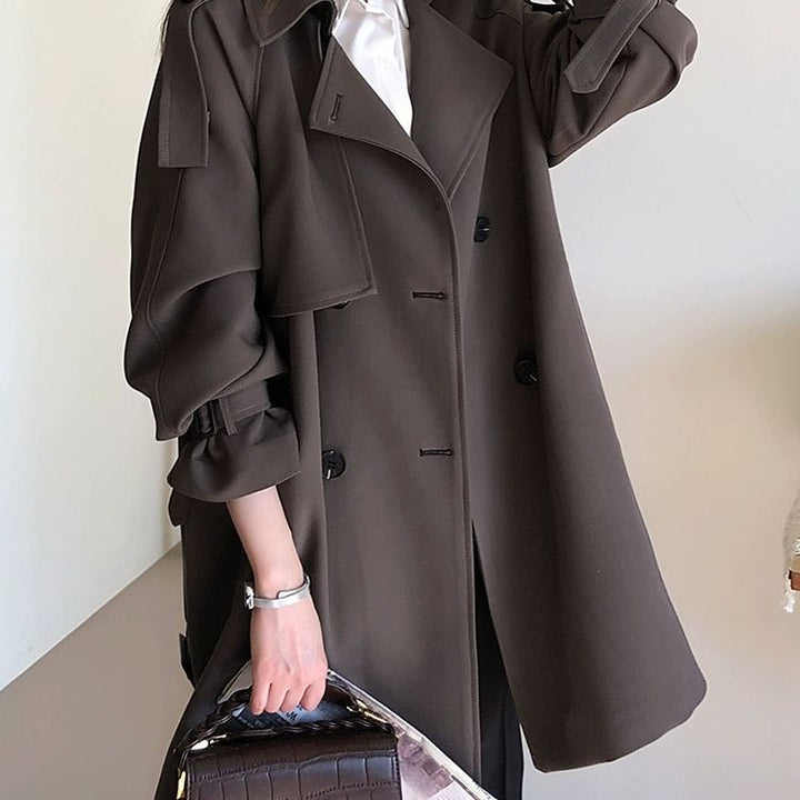 Manteau trench féminin à la mode avec design texturé Chic & Stil
