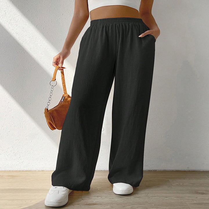 Loose leisure pants for women with elastic waistband and practical side pockets Lune London