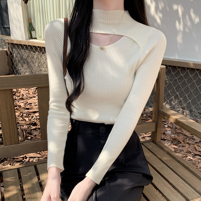 Ladies elegant long sleeve top with stylish V-neck and ribbed texture Chic & Stil
