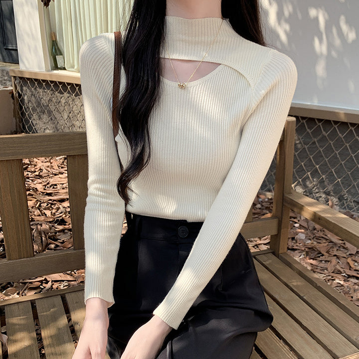 Ladies elegant long sleeve top with stylish V-neck and ribbed texture Chic & Stil