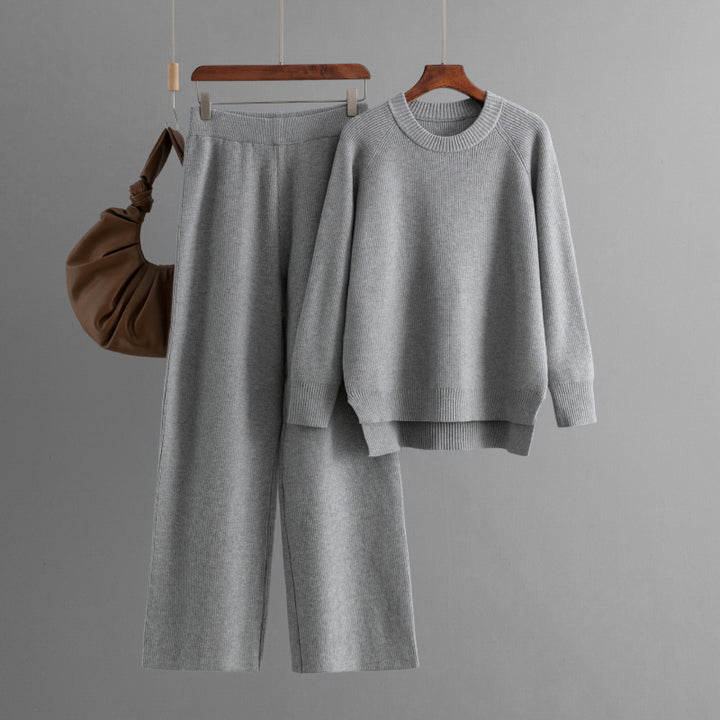 Casual knit lounge set for women with a loose top and comfortable pants Lune London