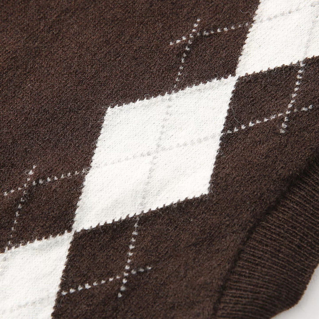 Knitted jacket for women with a modern diamond pattern and button closure Lune London