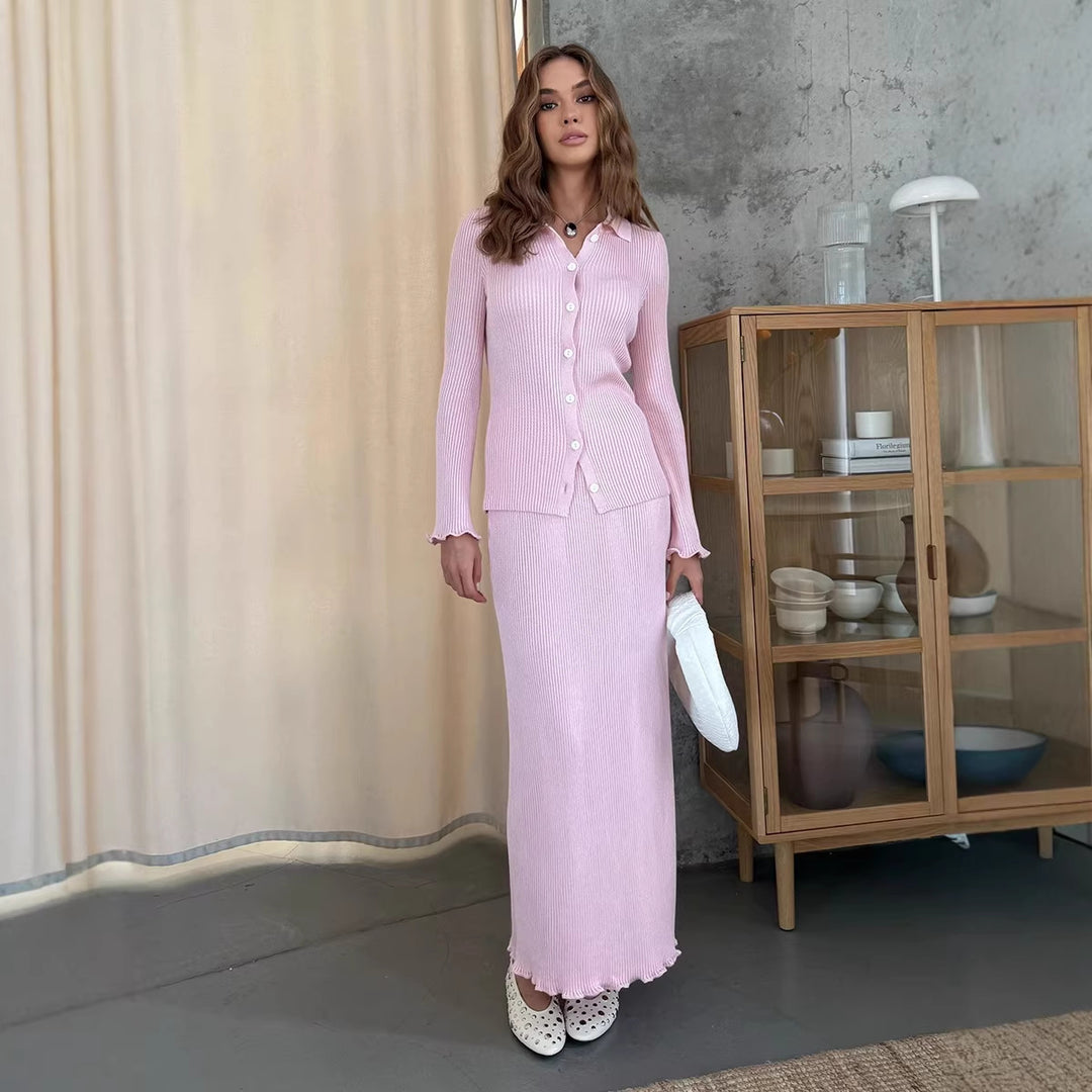 Ensemble en tricot élégant pour femmes avec patte de boutonnage et jupe à la mode Chic & Stil