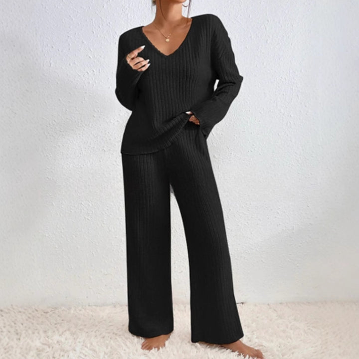 Comfortable set for women with V-neck and wide leg Lune London