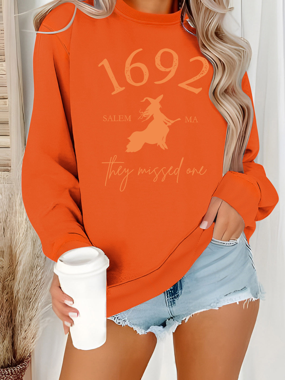 Sweatshirt pour femmes avec un design de sorcière créatif et une coupe confortable Chic & Stil