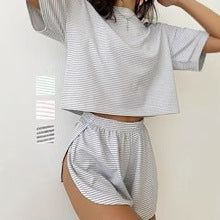 Casual short-sleeve outfit for women with striped design and side slits Lune London