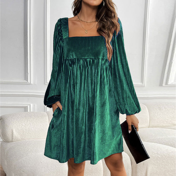 Robe oversize pour femmes avec un élégant détail de volants et en tissu cord luxueux Chic & Stil