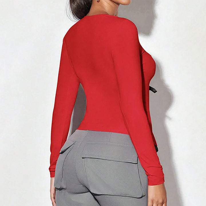Blouse à manches longues pour femmes avec décolleté en clé séduisant et nœuds sophistiqués Chic & Stil