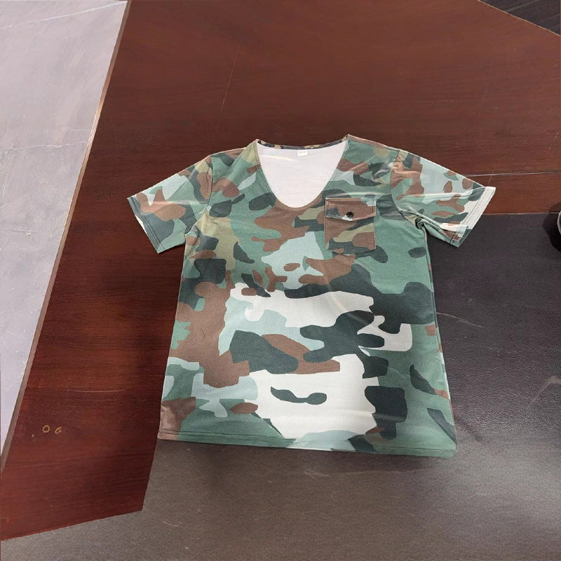 V-neck T-shirt for men with chest pocket and camouflage pattern Lune London