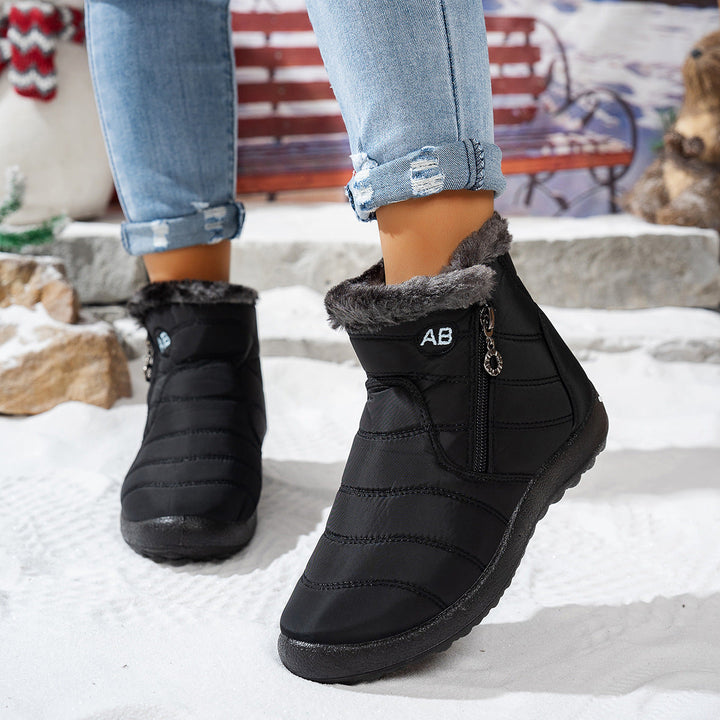 Lune London | Women's winter boots with practical zipper and cozy inner lining