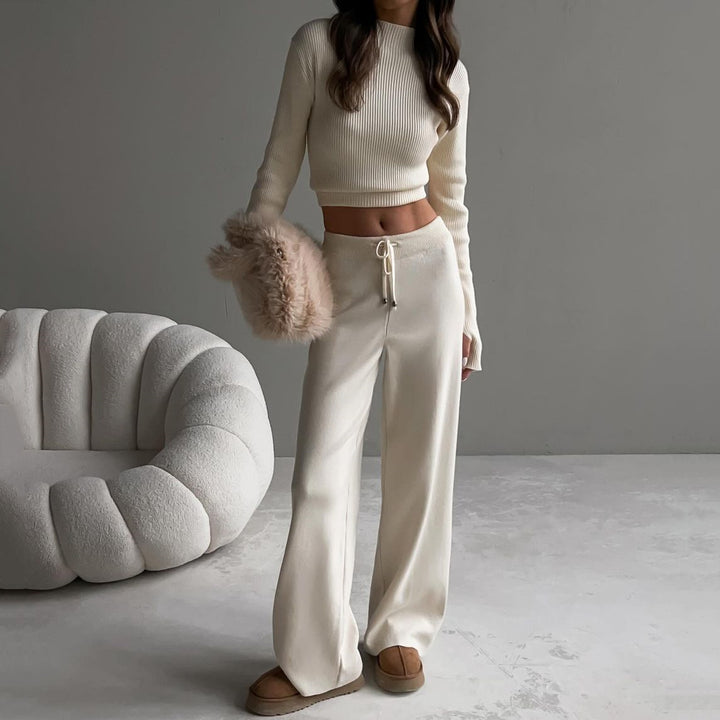 Elegant and comfortable knitted set for women with wide leg and short top Lune London