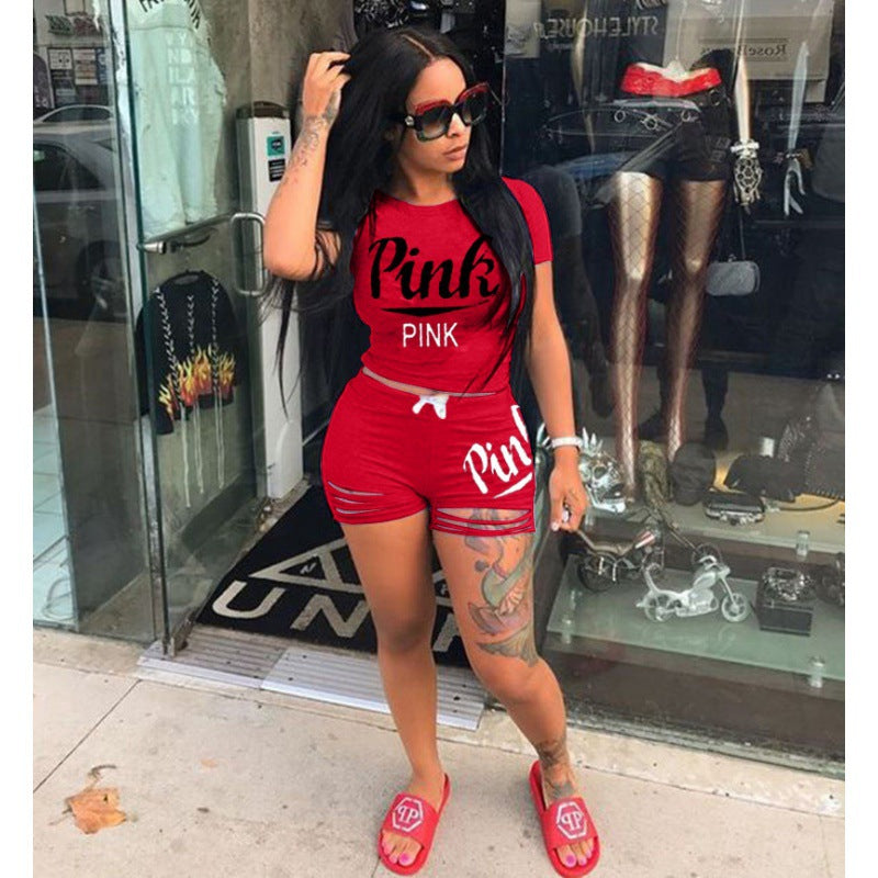Ensemble t-shirt et short pour femmes sportif avec coupe décontractée et imprimés contrastés Chic & Stil