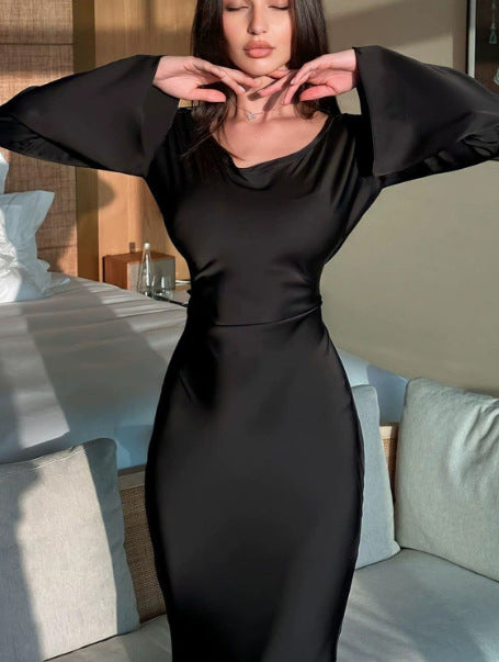 Robe maxi en satin élégante à manches longues pour femmes avec des manches larges Chic & Stil