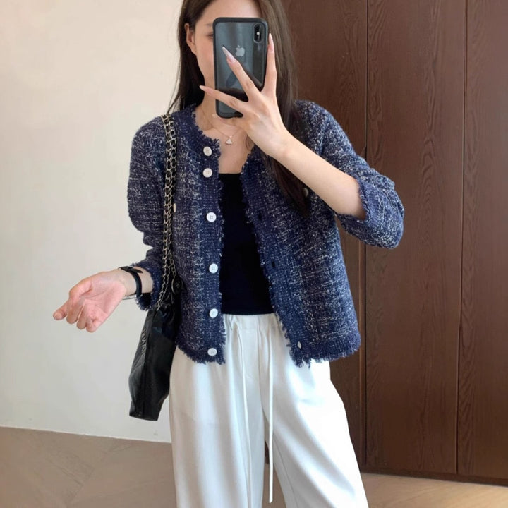 Cardigan pour femmes avec fermeture à boutons pleine et design élégant Chic & Stil