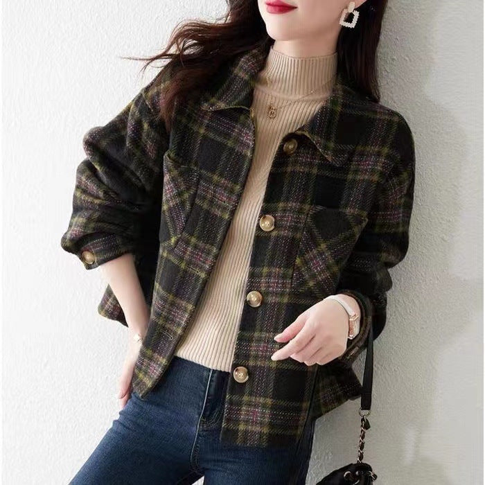 Ladies check coat with practical pockets and button closure Chic & Stil