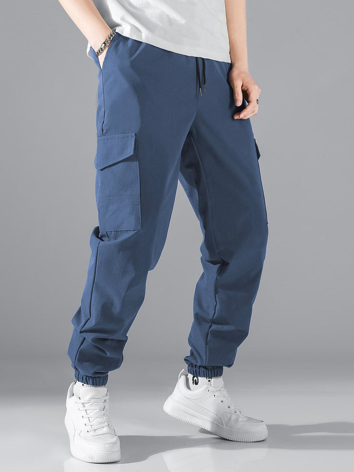 Casual cargo pants for men with elastic waist and practical side pockets Lune London