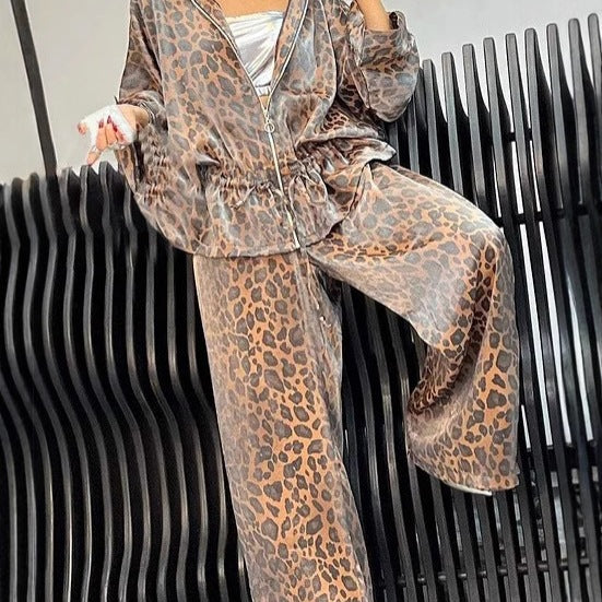 Lady casual jumpsuit with trendy leopard print and loose fit Lune London