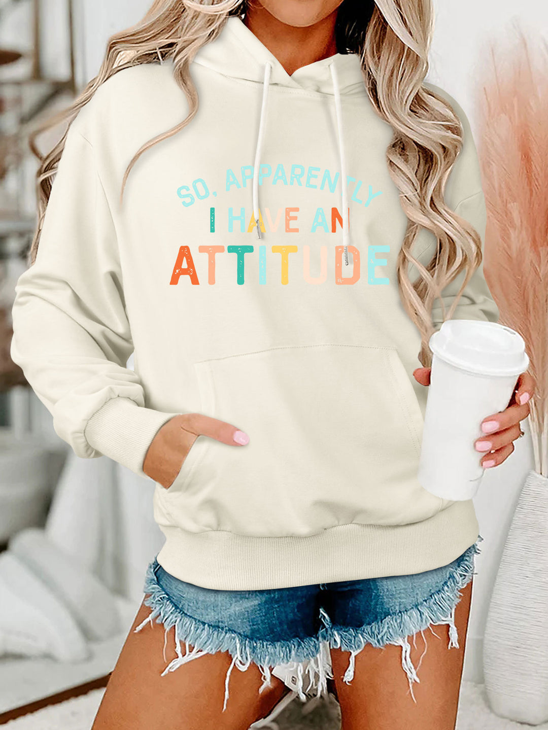 Sweat à capuche pour femmes avec lettrage créatif et coupe décontractée Chic & Stil