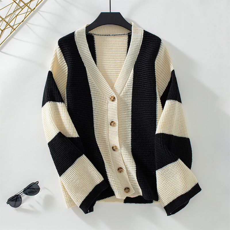 Lady cardigan with a unique textured pattern and trendy button details Lune London