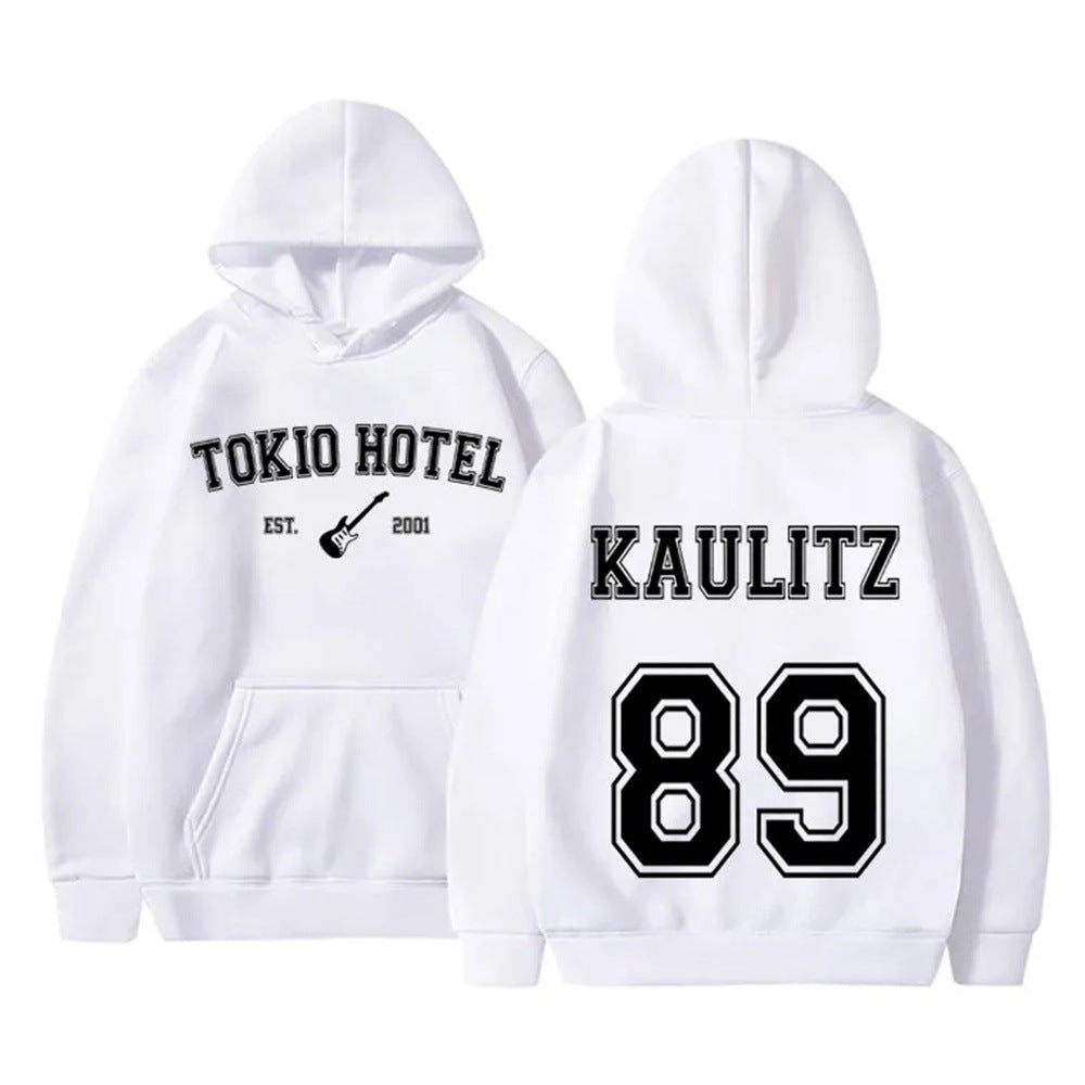 Women's hoodie with modern band design and comfortable fit Chic & Stil