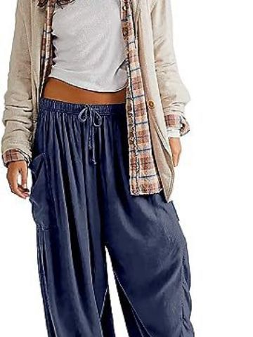 Comfortable wide-leg pants for women with practical side pockets and elastic waistband Lune London
