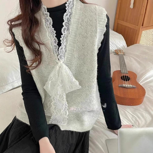 Gilet en tricot pour femmes avec détails de volants romantiques Chic & Stil