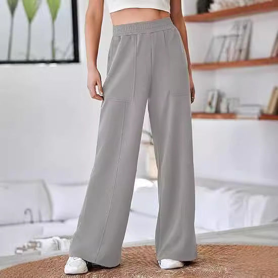Loose sports pants for women with elastic waistband and practical side pockets Lune London