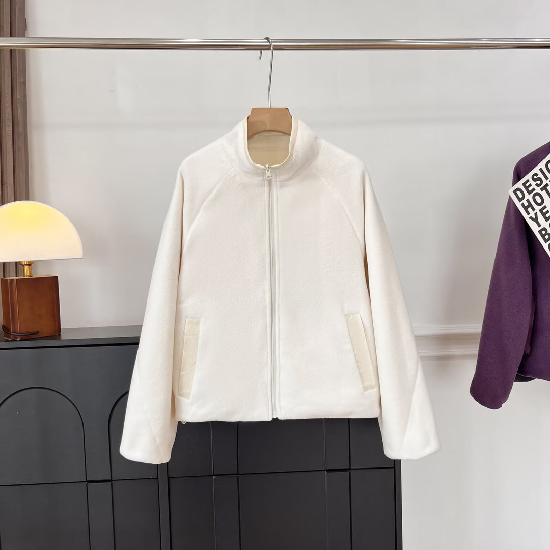 Veste en polaire confortable pour femmes avec col haut et poches pratiques Chic & Stil