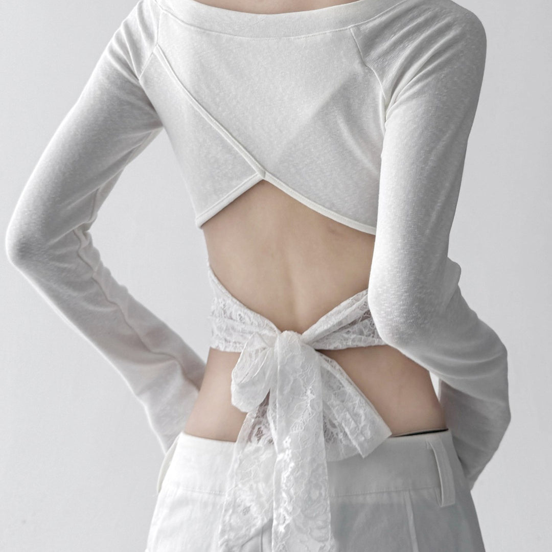Women's long-sleeve top with open back and delicate lace detail Chic & Stil