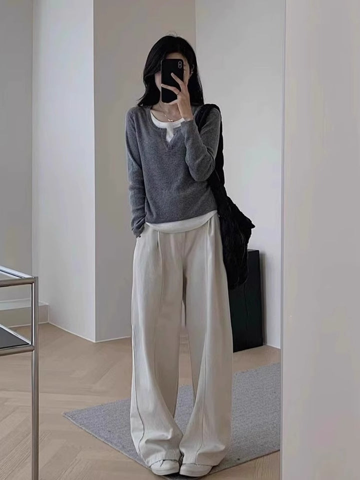 Women's elegant and comfortable sweater with V-neck and wide pants Chic & Stil