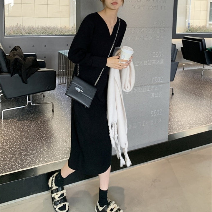 Robe en tricot pour femmes avec décolleté en V profond et coupe confortable Chic & Stil
