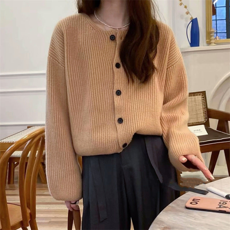 Cardigan femme avec décolleté en V et fermeture à boutons Chic & Stil
