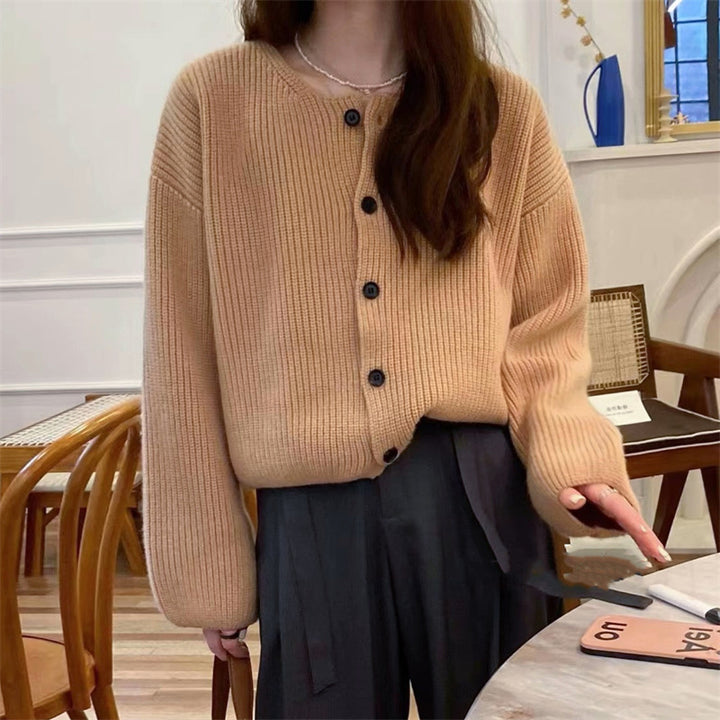 Cardigan femme avec décolleté en V et fermeture à boutons Chic & Stil