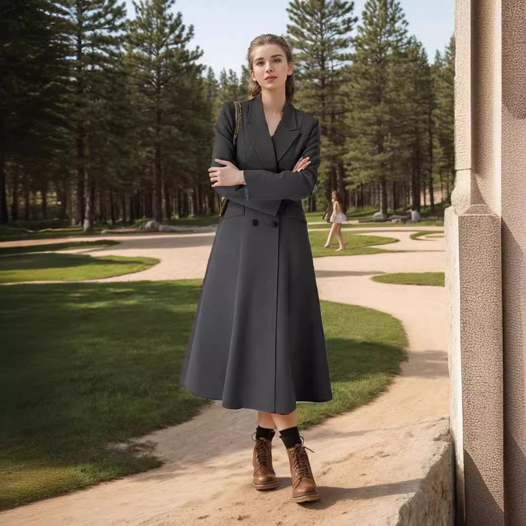 Ladies elegant coat with double-breasted buttons and flared skirt Lune London